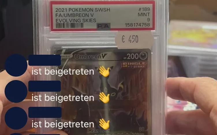 PSA-9-Slab Umbreon V aus Evolving Skies mit Preisschild 450 Euro vor der Kamera, Bildschirmfoto aus der Slabhit App während der Opening Show