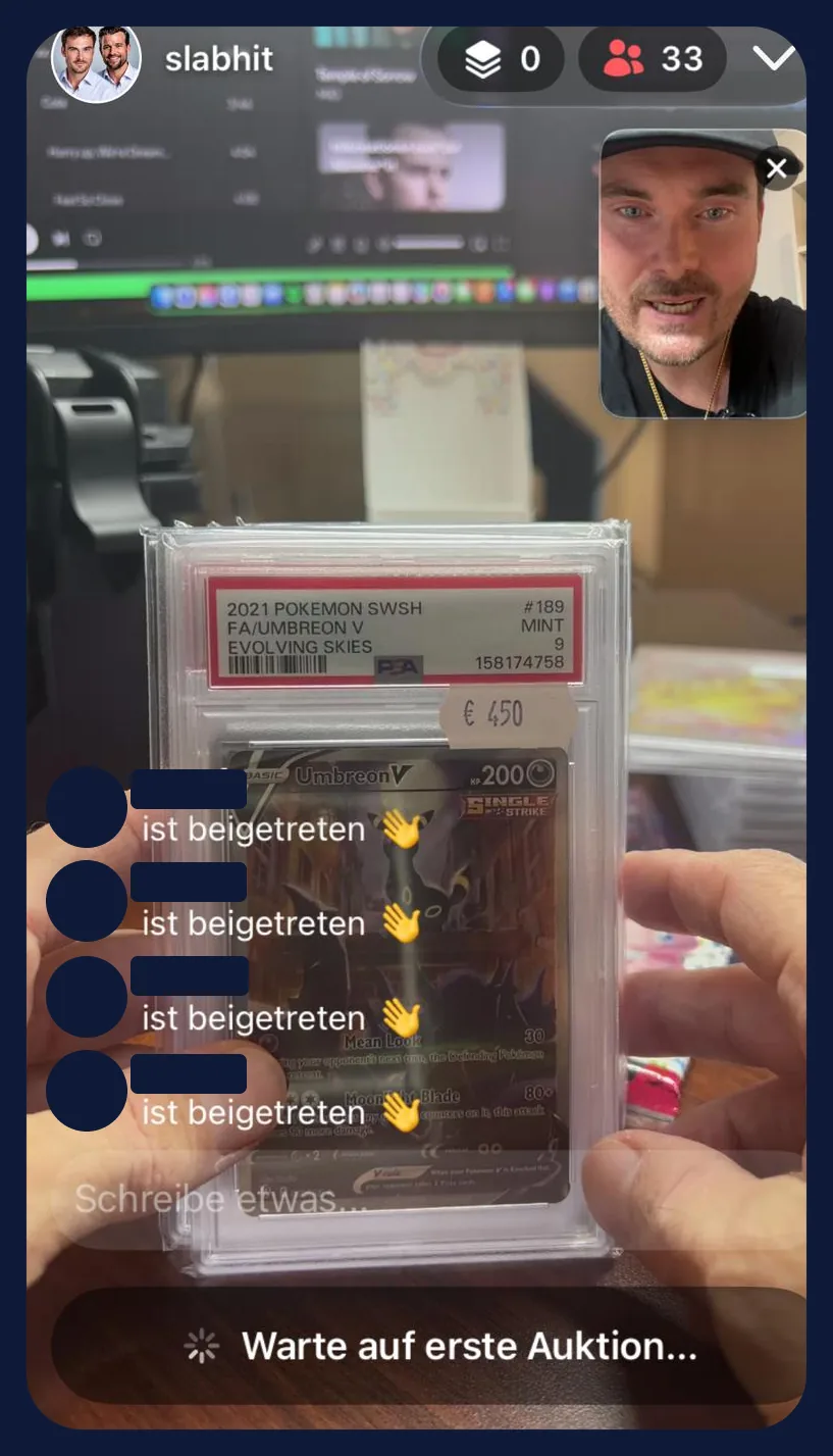 PSA-Slab Umbreon V aus Evolving Skies, Note 9, in der Hand vor der Kamera, 33 Zuschauer