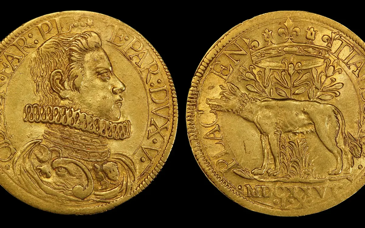 Zwei historische Goldmünzen, Vorder- und Rückseite nebeneinander