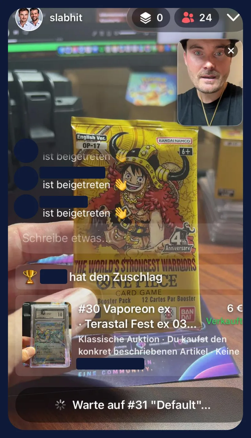 One-Piece-Booster vor der Kamera, darunter ein Zuschlag in der Slabhit App
